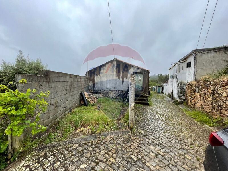 Prédio no centro Figueiró dos Vinhos - logradouro