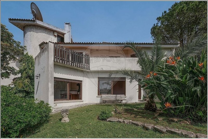 House 5 bedrooms Isolated Carcavelos Cascais - swimming pool, tennis court, balcony, garden, sea view, garage