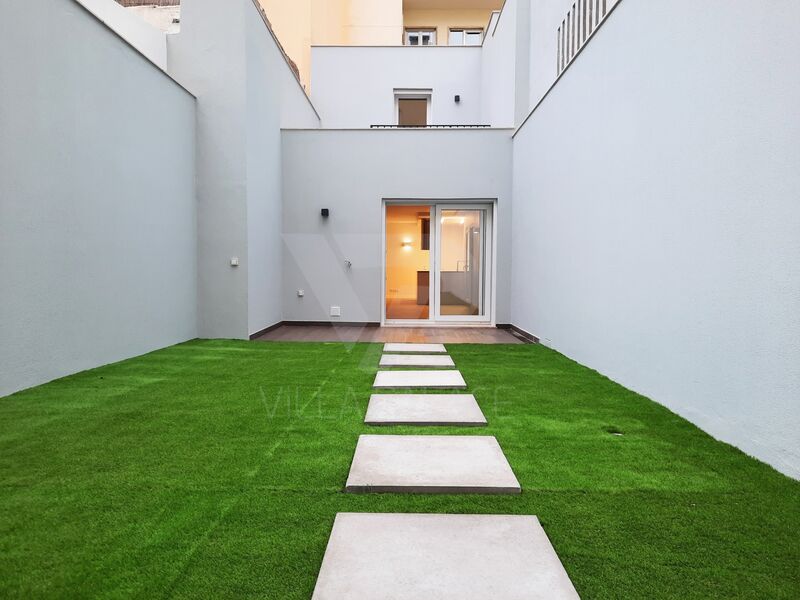 Apartamento T2 Duplex Campo de Ourique Santo Condestável Lisboa para venda - jardim
