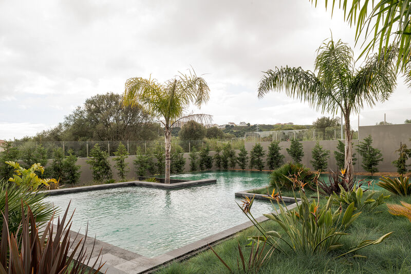 Apartment T2 Centro  Carnaxide Oeiras - garden, garage, swimming pool, store room, playground