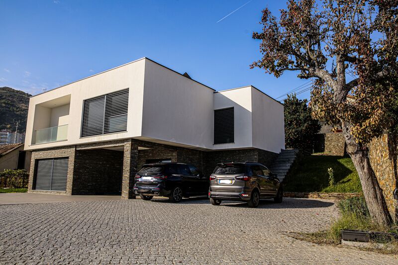 House nieuw in the center V3 Tabuaço - swimming pool, boiler, balcony, solar panels