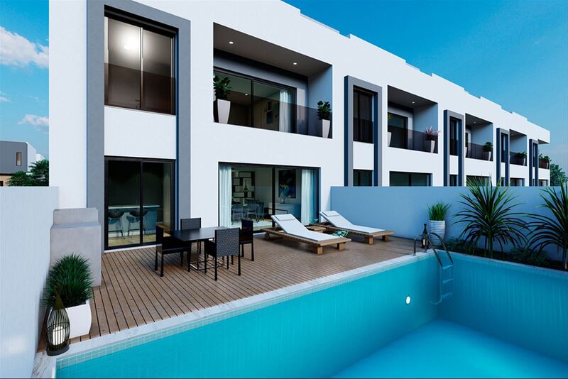 Moradia V3 de luxo em urbanização Tavira para vender - painéis solares, jardim, bbq, terraço, ar condicionado, piscina, garagem, varanda