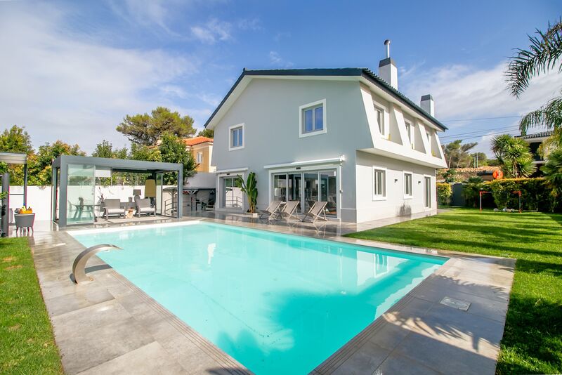 Moradia V4 Remodelada Birre Cascais - chão radiante, piscina, excelente localização, ar condicionado, garagem, bbq, jardim