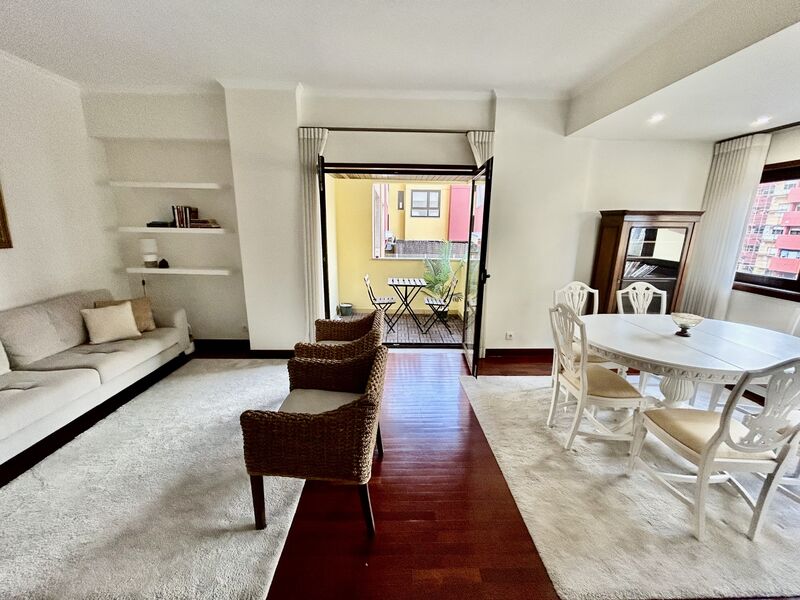Apartment T1 Renovated Telheiras Lumiar Lisboa - furnished, lots of natural light, parking space, double glazing, garage, equipped, balcony