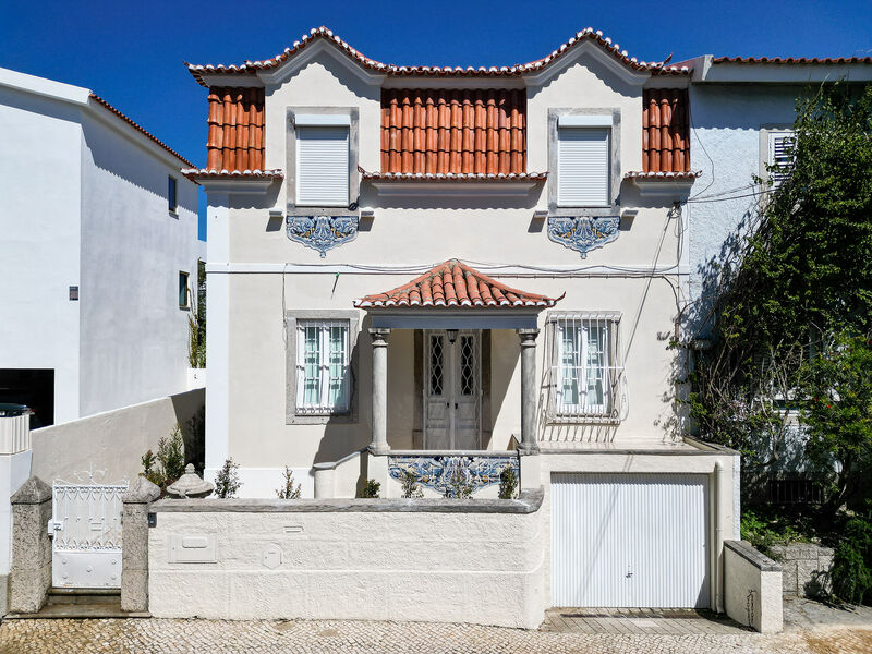 House Renovated well located V4 São João do Estoril Cascais - garage, equipped, attic, barbecue