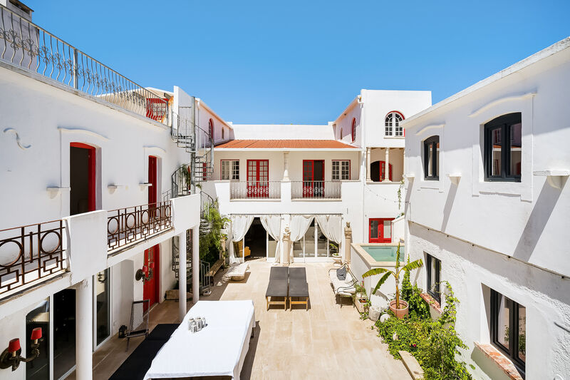 дом элитная в центре Costa da Caparica Almada - сад, сады, бассейн, терраса