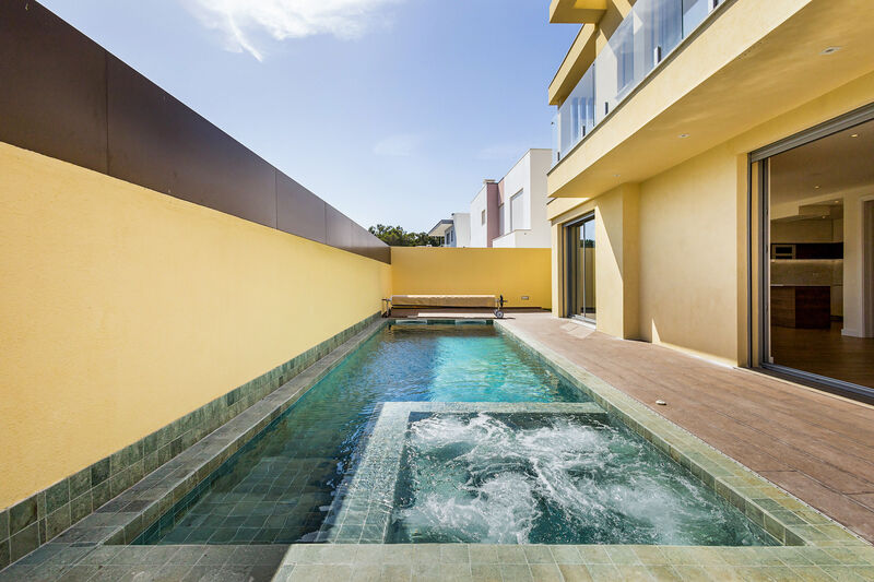 House 4 bedrooms Modern Murches Alcabideche Cascais - double glazing, underfloor heating, solar panels, terrace, garden, swimming pool, alarm