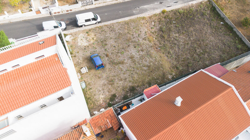 Terreno Urbano em Zona de Moradias em Caneças