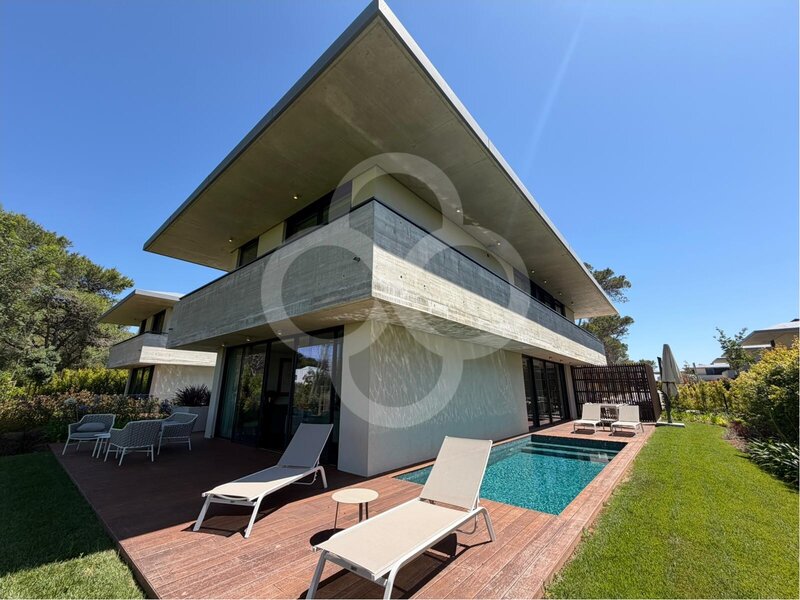 Moradia T4 com piscina e jardim garagem exclusivo Sandwoods Quinta da Marinha Cascais