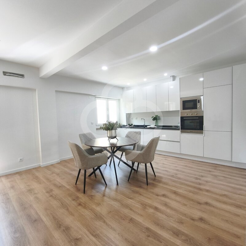 Apartamento T3 em Benfica, Lisboa, totalmente remodelado e equipado