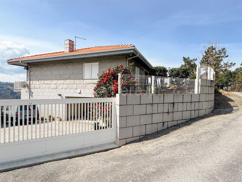 Farm V4 Resende - well, fruit trees, water, kitchen, store room, equipped, swimming pool, garage