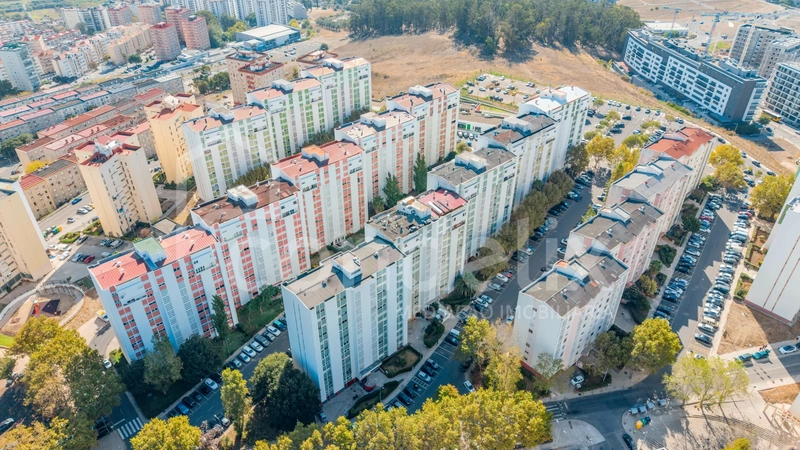 Apartamento T3 santo antónio dos cavaleiros rua alves redol