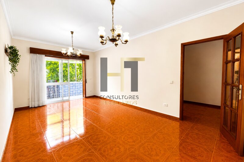 Apartamento T3 com Garagem e 2 Varandas 5 Min. do Metro e ISMAI Castêlo da Maia
