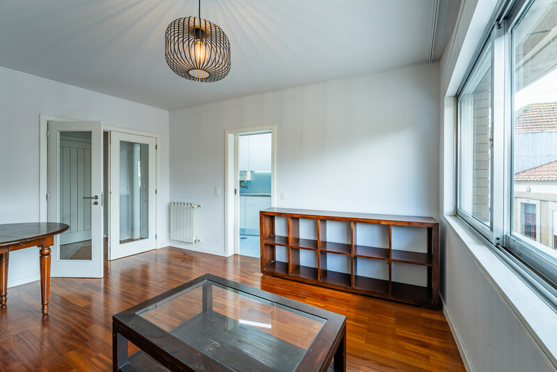 Appartement T1 bien situé Lordelo do Ouro Porto - cuisine équipée, meublé, garage, place de parking