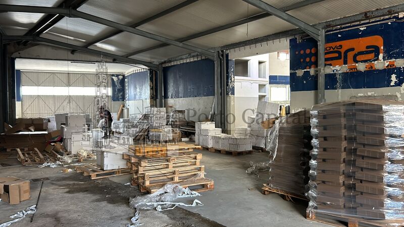 Excelente armazem para arrendamento na zona industrial do porto