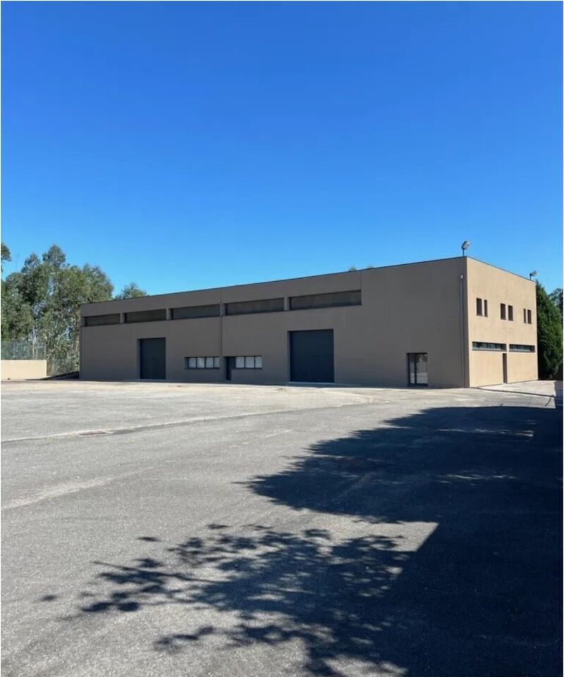 Armazém Industrial com 600m2 Avioso (Santa Maria) Maia