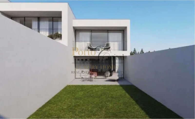 Terreno 2.700m² com Projeto Aprovado para 3 moradias BifamiliaresT3 em São Félix da Marinha