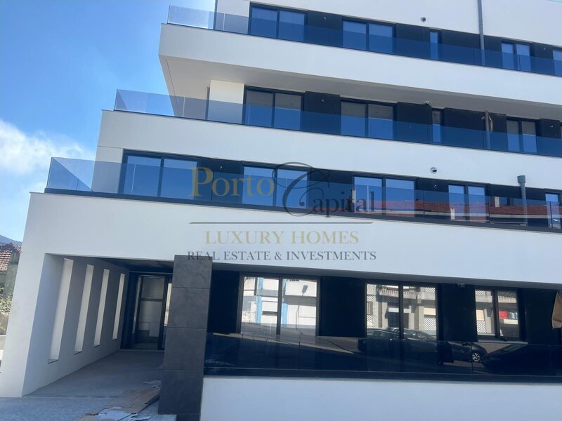Excelente T2 com 72m² de área útil + 31m² de varanda para venda
