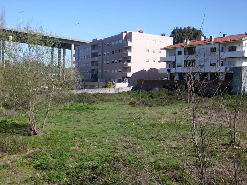 Land for construction Oliveira do Douro Vila Nova de Gaia - easy access