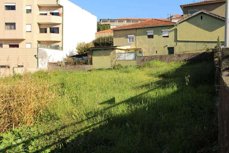 Plot of land with 238sqm Avintes Vila Nova de Gaia