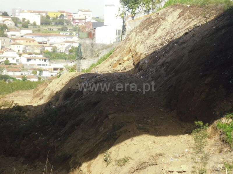 Land with 4600sqm Vilar de Andorinho Vila Nova de Gaia