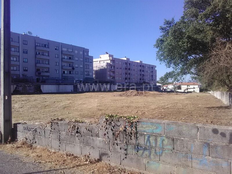 Land with 2400sqm Vilar de Andorinho Vila Nova de Gaia