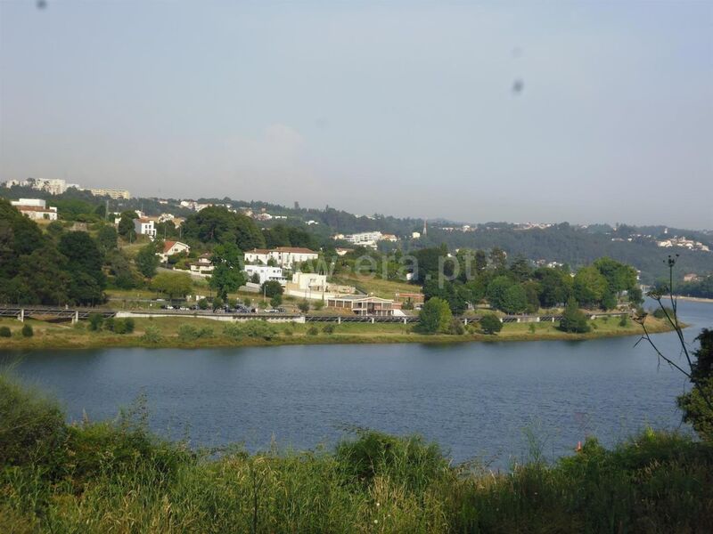 Land with 740sqm Oliveira do Douro Vila Nova de Gaia