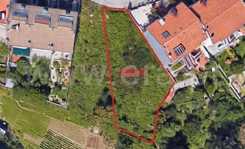 Land with 835sqm Pedroso Vila Nova de Gaia - ,