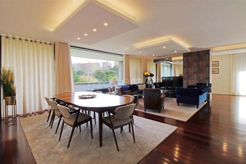 Apartamento T5 em excelente estado Mafamude Vila Nova de Gaia à venda - piscina, ar condicionado, sauna, jardins, condomínio fechado, aquecimento central, ténis, garagem, varanda
