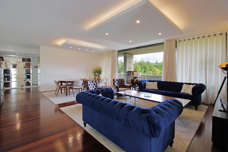 Apartamento T5 em excelente estado Mafamude Vila Nova de Gaia à venda - piscina, ar condicionado, sauna, jardins, condomínio fechado, aquecimento central, ténis, garagem, varanda