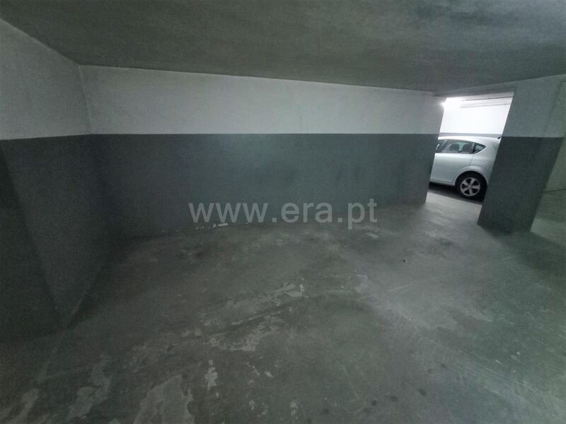 Garagem com 15m2 Oliveira do Douro Vila Nova de Gaia