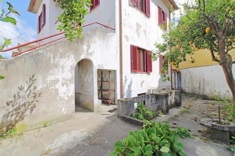Moradia V6 no centro Mafamude Vila Nova de Gaia para venda - jardins, garagem