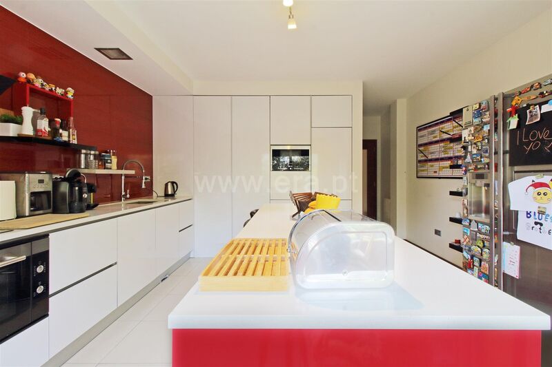 Apartamento em excelente estado T4 à venda Vilar de Andorinho Vila Nova de Gaia - varanda, garagem, aquecimento central, jardins