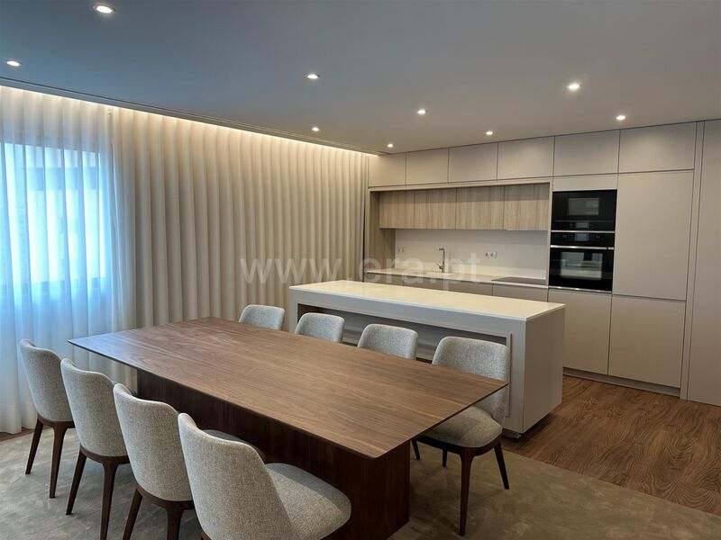 Apartment new in the center 4 bedrooms Mafamude Vila Nova de Gaia - equipped, garage, air conditioning