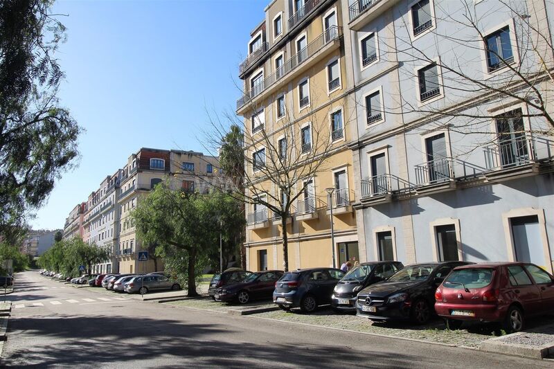 Apartamento T2 Oliveira do Douro Vila Nova de Gaia - parqueamento, arrecadação, garagem