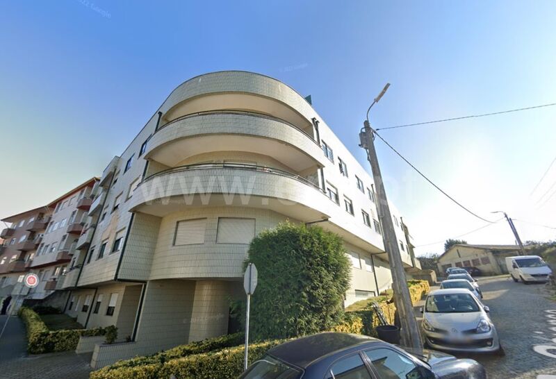 Apartamento T3 em bom estado Oliveira do Douro Vila Nova de Gaia - 2º andar, garagem