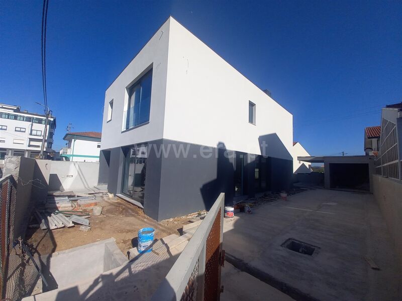 House V3 Vila Nova de Gaia - air conditioning, parking space, garage, very quiet area, plenty of natural light, garden, central heating, automatic gate, gardens, alarm