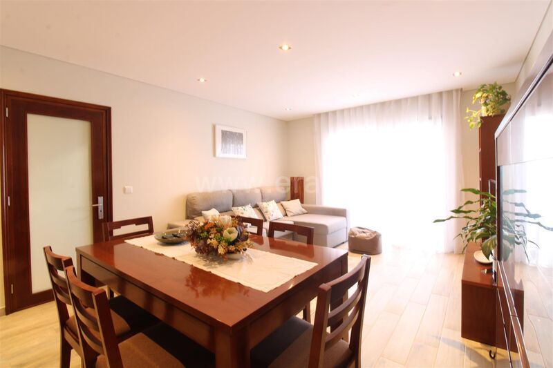 Apartamento T3 Renovado Oliveira do Douro Vila Nova de Gaia - jardins, garagem