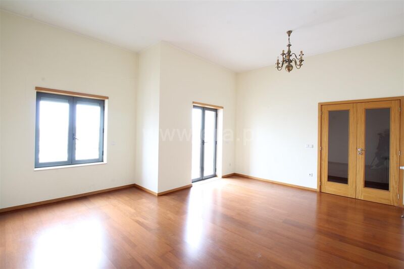 Apartamento T2 Oliveira do Douro Vila Nova de Gaia - garagem, aquecimento central, jardins