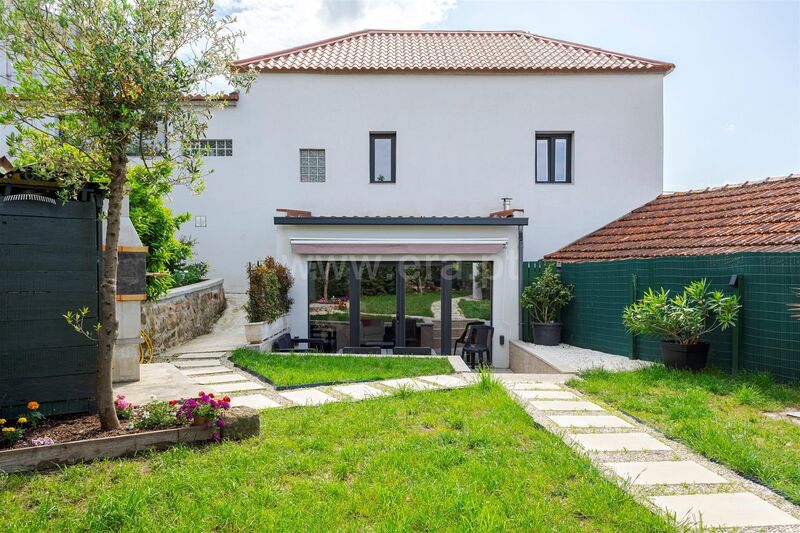 Moradia V4 Remodelada bem localizada Oliveira do Douro Vila Nova de Gaia - jardim, isolamento térmico, portão automático, vidros duplos, terraço, bbq