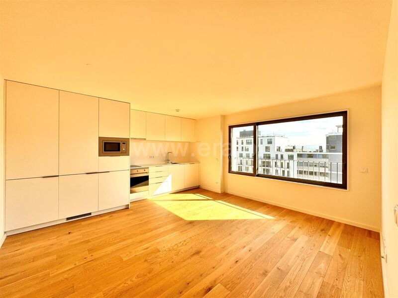 апартаменты новые T1 Campanhã Porto - сады, детская площадка, бассейн, экипированная кухня