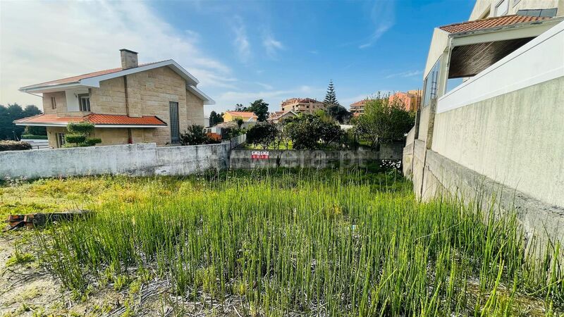 Land with 340sqm Canelas Vila Nova de Gaia