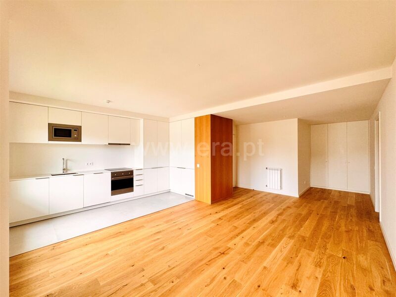 Apartment T2 nieuw Campanhã Porto - garage, parking space, playground, equipped, central heating, swimming pool, gardens