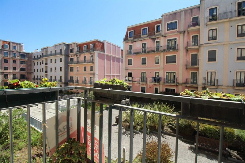 Apartamento Moderno T2 Oliveira do Douro Vila Nova de Gaia - lugar de garagem, parque infantil, aquecimento central, varandas, garagem, jardins