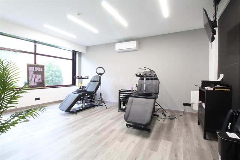 Excelente loja Equipada Vila Nova de Gaia - wc, montra, terraço
