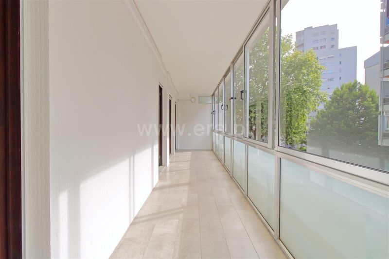 Apartamento T2 Renovado Vila Nova de Gaia - cozinha equipada, ar condicionado, jardins, varanda