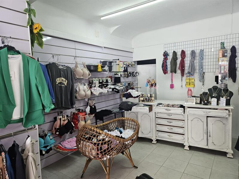 Shop in the center Oliveira do Douro Vila Nova de Gaia