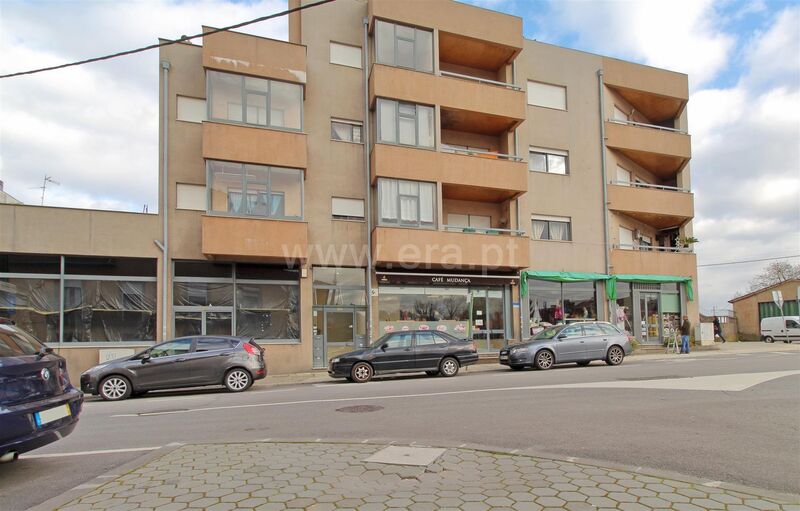 Apartamento T1 Oliveira do Douro Vila Nova de Gaia - garagem, lugar de garagem, jardins