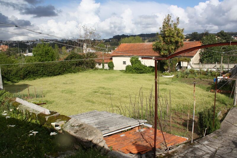 Land with 1750sqm center Vilar do Paraíso Vila Nova de Gaia - construction viability