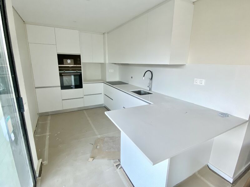 À venda Apartamento novo T4 Canelas Vila Nova de Gaia - varandas, lugar de garagem, vidros duplos, ar condicionado